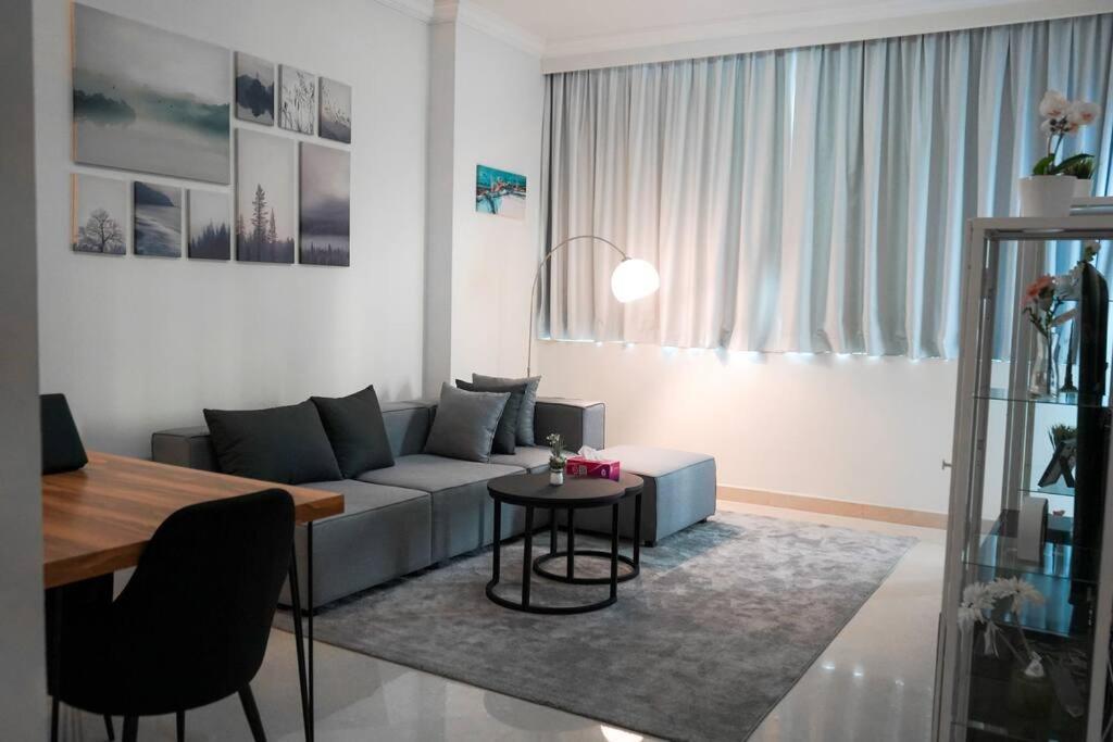 Step Into Serenity - Discover Modern Living In 1Br Apartment With Panoramic Views In Dubai Marina Near Jbr Walk, Beach And Bla Bla Club エクステリア 写真